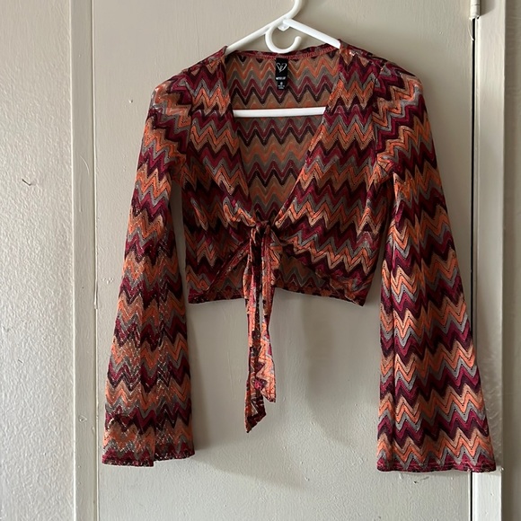 Windsor Chevron tie front crop Top - Picture 3 of 10